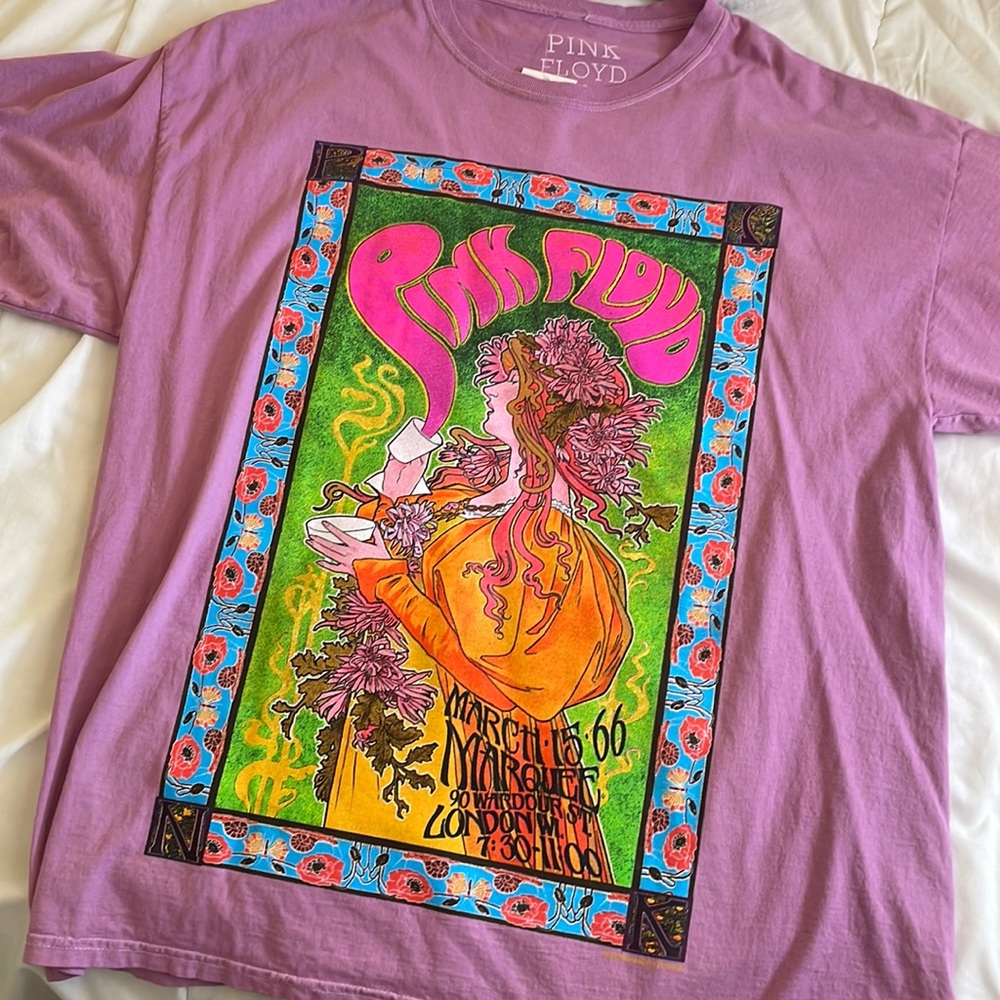 Pink Floyd shirt